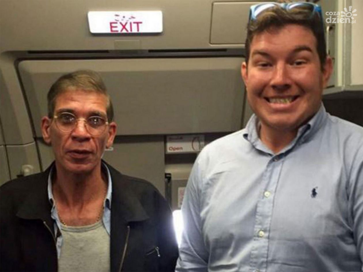 Brytyjczyk zrobił sobie selfie z...porywaczem samolotu! FOTO