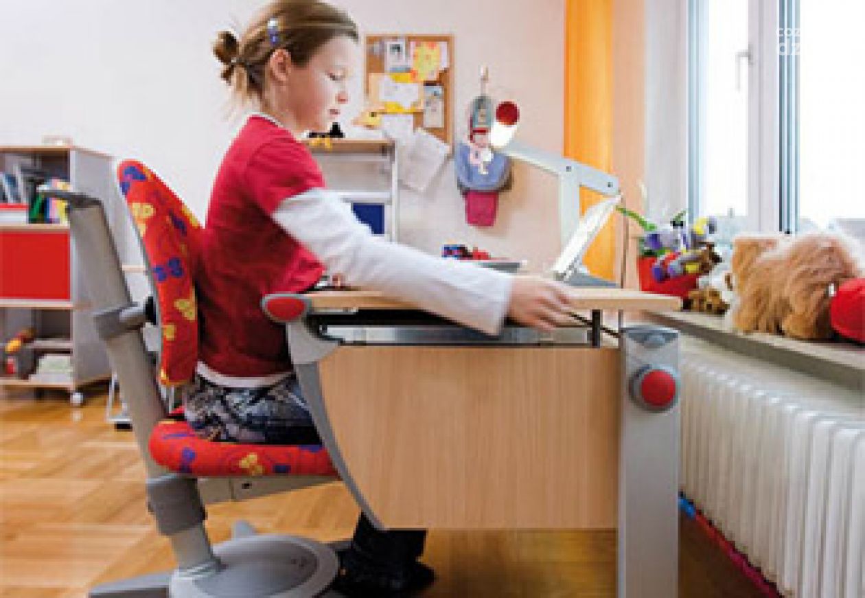 Zadbaj o kręgosłup dziecka przy biurku