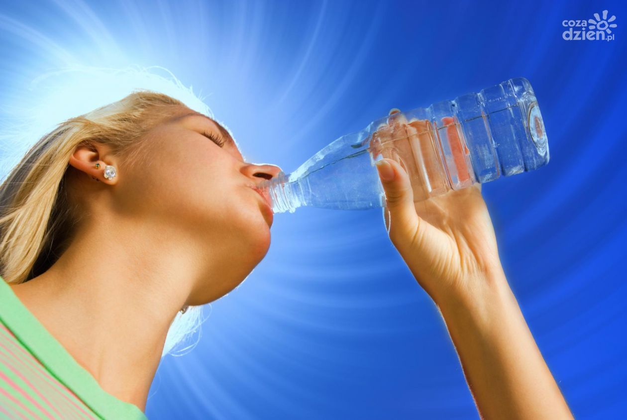 Wyprzedź pragnienie – pij wodę regularnie