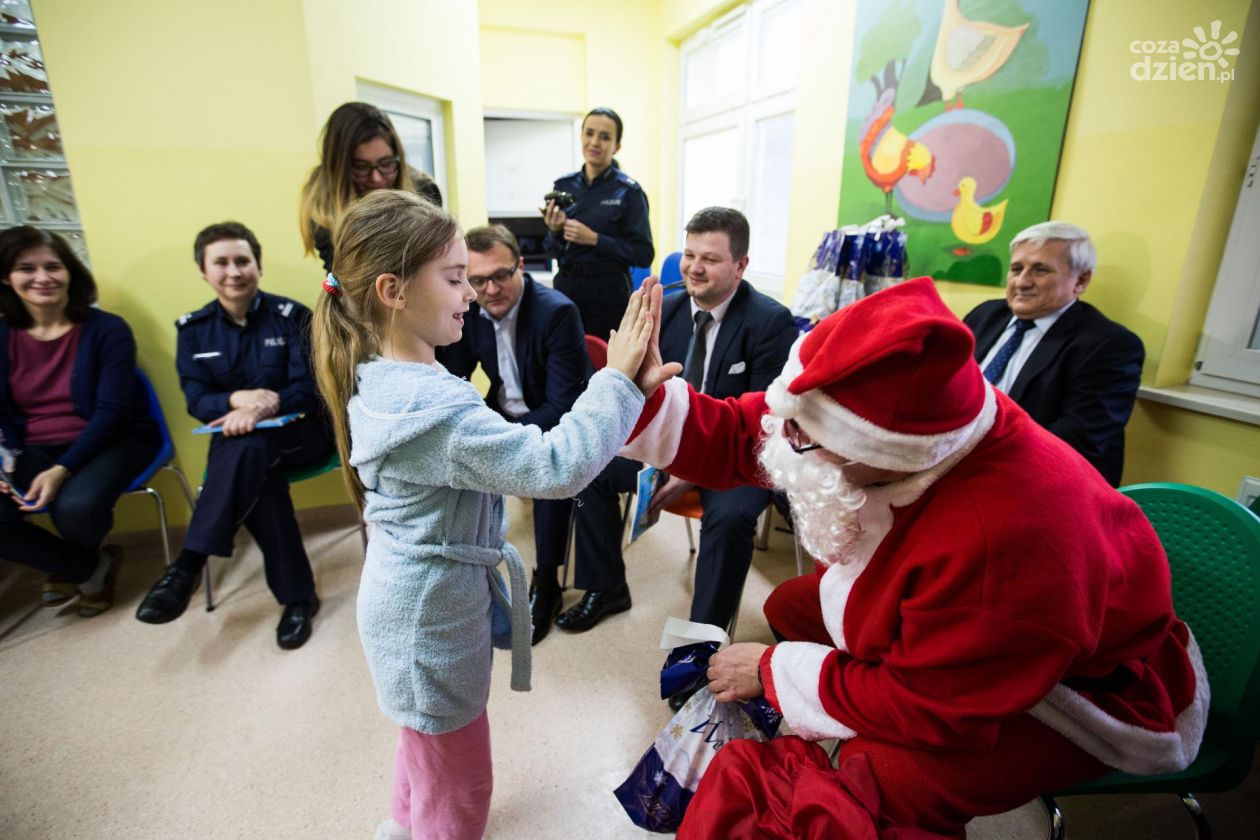 Mikołaj odwiedził dzieci w radomskim szpitalu