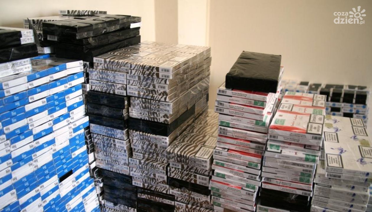 50 - latek przewoził prawie 10 tys. paczek papierosów z kontrabandy