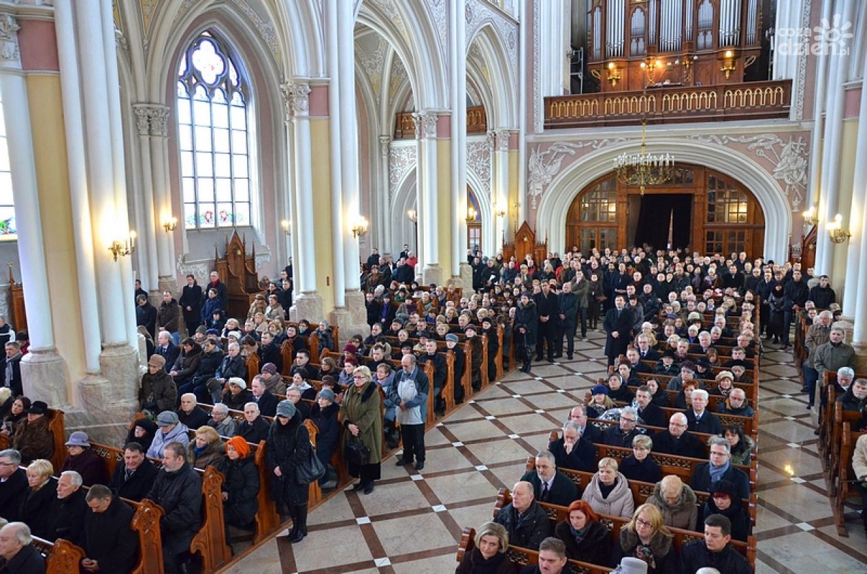 Tłumy na pogrzebie Tadeusza Wydry