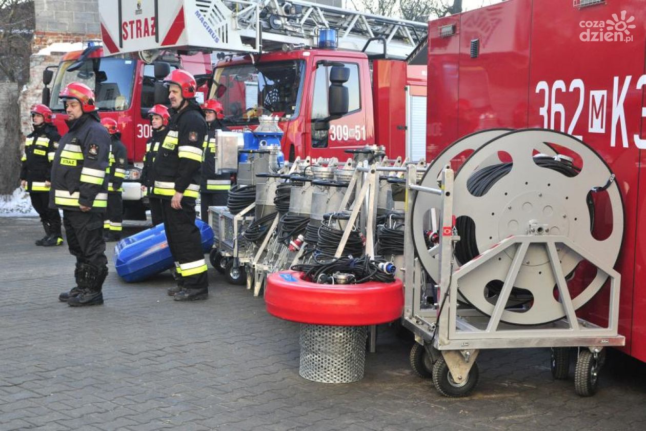 Sprzęt dla strażaków za 14,5 mln zł! Dla Radomia tylko cysterna