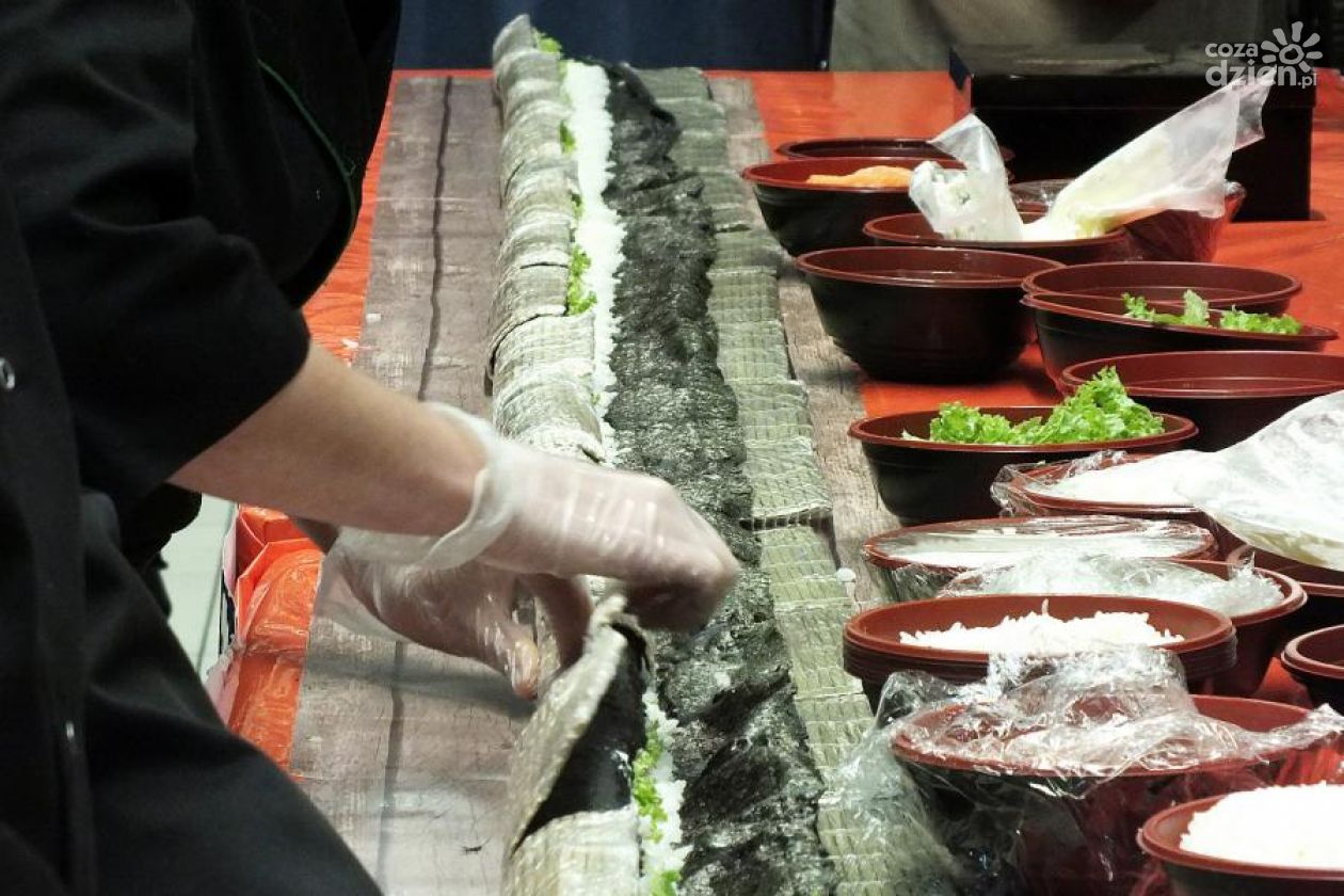 Zrobili pięciometrowe sushi
