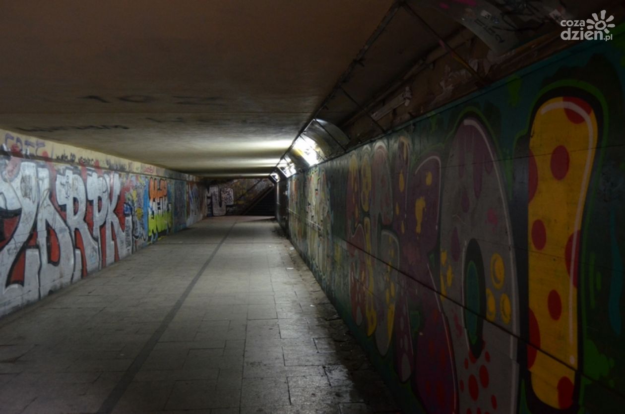 W tunelu na Słowackiego od lat niebezpiecznie