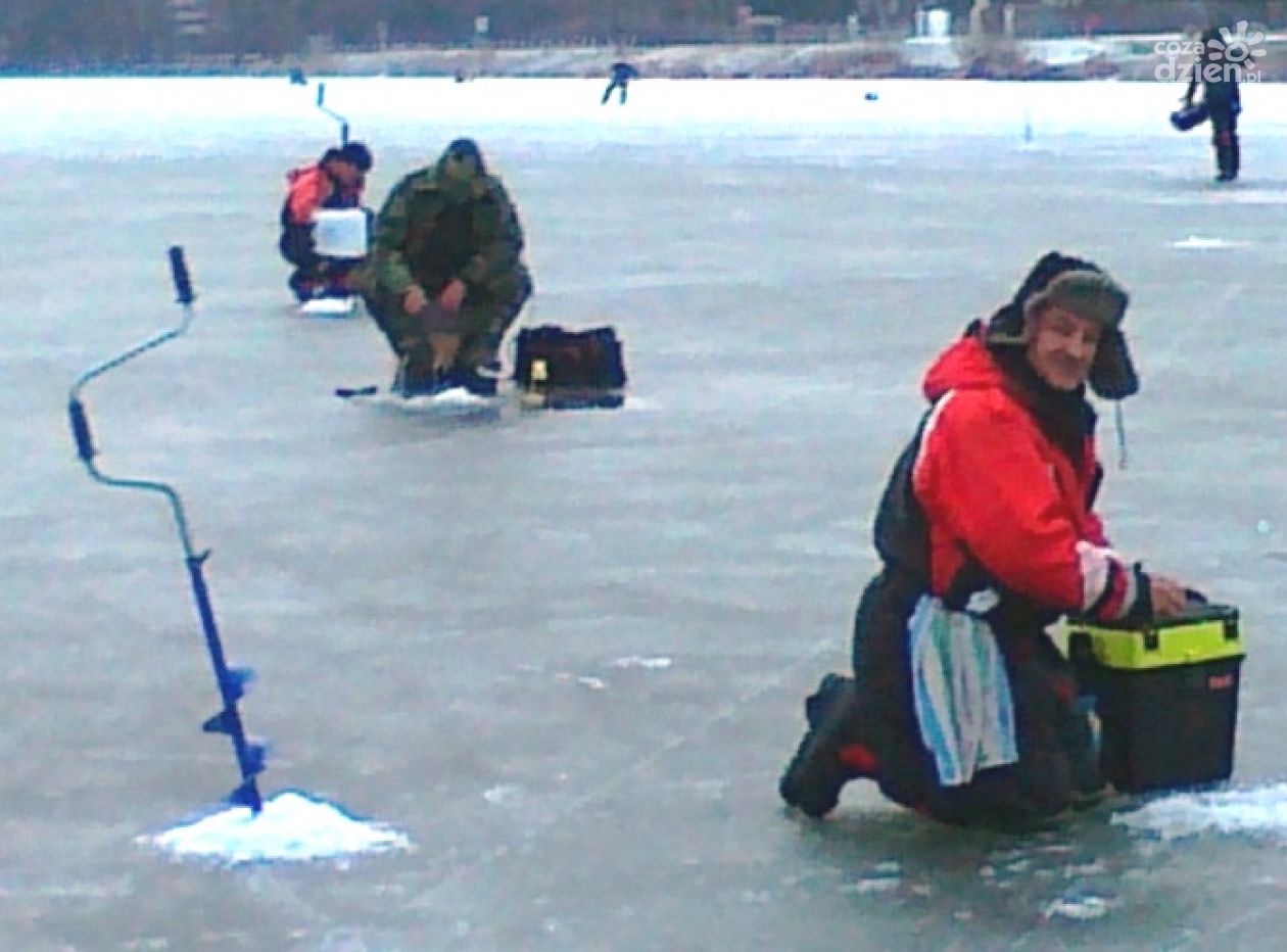 JEDLNIA-LET. Mistrzostwa w łowieniu pod lodem