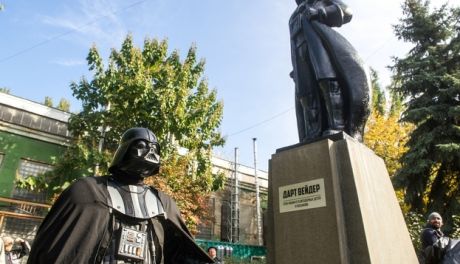Fani Gwiezdnych Wojen zachwyceni – na Ukrainie powstał pomnik Dartha Vadera.
