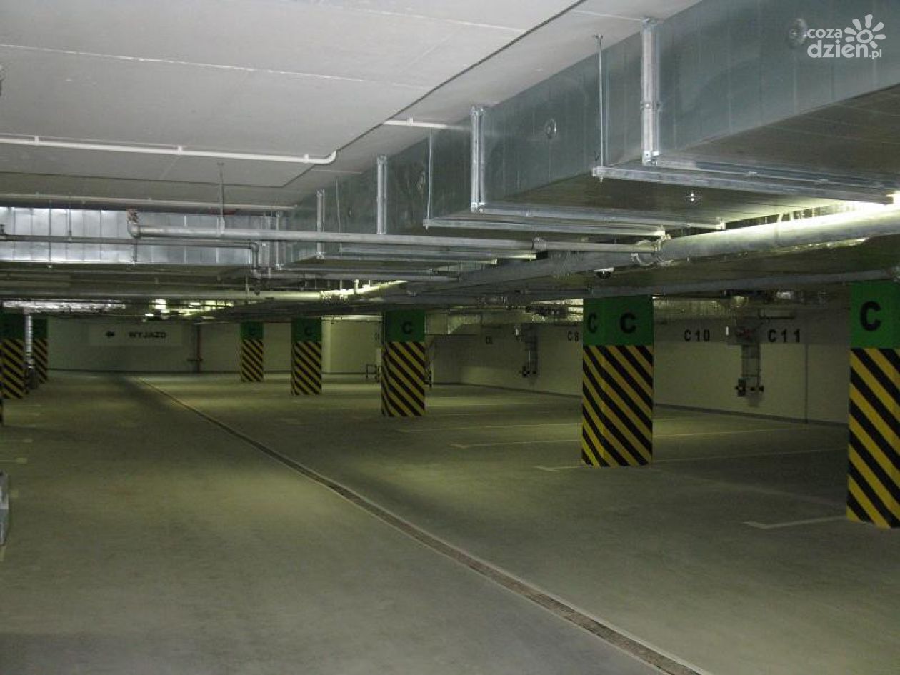 Podziemny parking w „Pawilonach Rosa” już dostępny