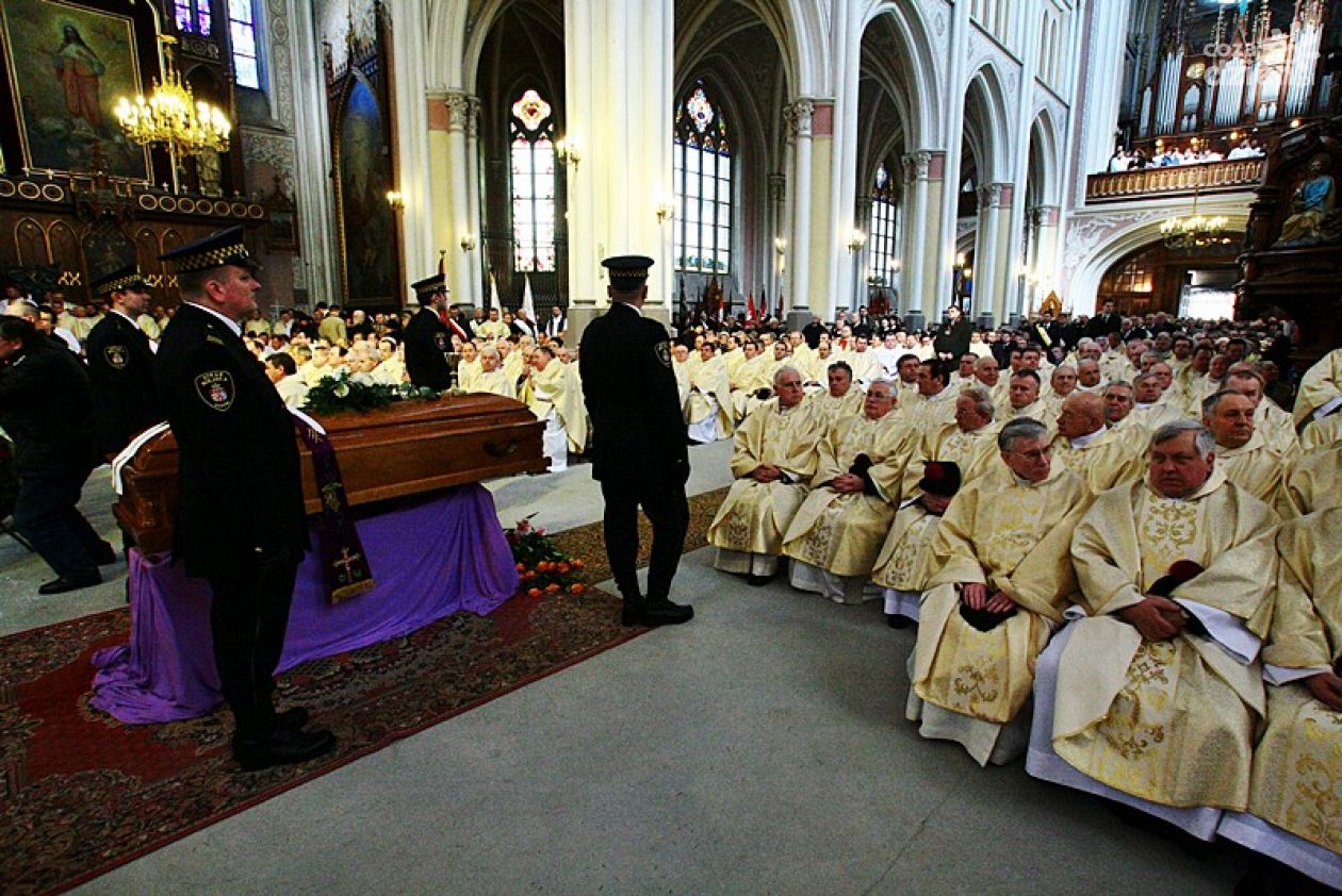 Pogrzeb biskupa Edwarda Materskiego VIDEO