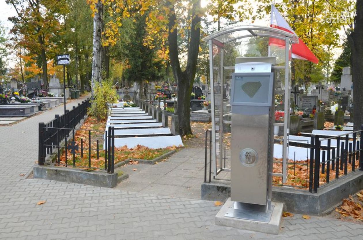 Infokiosk na cmentarzu przy ul. Limanowskiego już działa